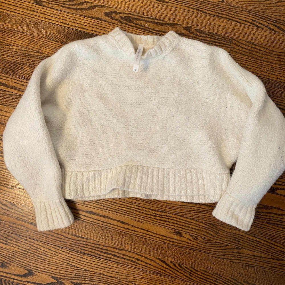 Cream cropped Aritzia sweater - Picture 1 of 4